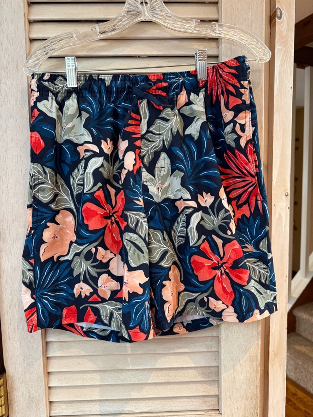 Old Navy Navy Floral Men's Swim Trunks- Red Coral Green Accents Medium 7” inseam